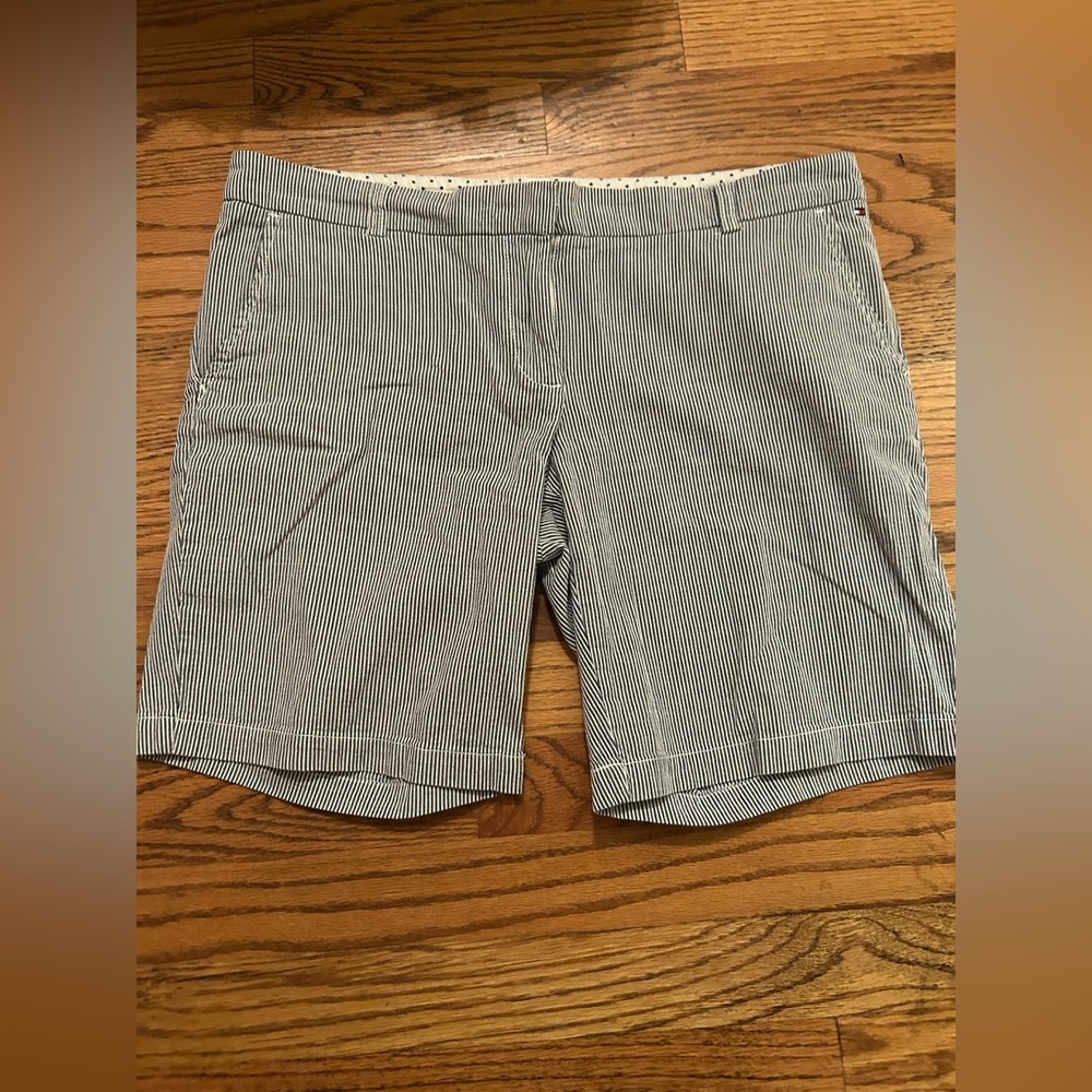 Tommy Hilfigure Women’s Coastal Beachy Blue & White Pinstriped Shorts, Sz 6